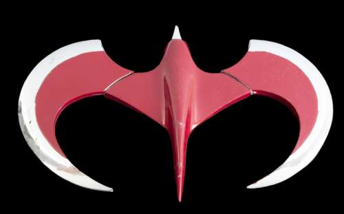 "BATMAN AND ROBIN" CHRIS O’DONNELL "ROBIN" THROWING BIRD PROP (WITH DVD) | Julien’s