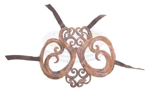 Lot 317 - Xena: Warrior Princess (TV) - Xena‘s Back Armor (Lucy Lawless)