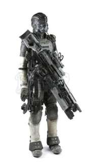 Spectral - Lot 125 - Captain John Sessions‘ (Max Martini) DARPA Armor and Long Barrel Plasma Rifle