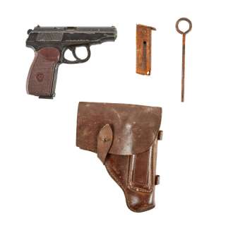 Lot 880 - JAMES BOND - DIE ANOTHER DAY: MARKAROV PM PISTOL PROP (WITH DVD)