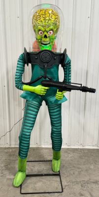 Lot 3264 - Life Size Mars Attacks Animated Martian Warrior | misc / divers