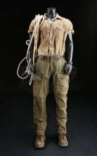 Jumanji (2017) - Lot 1 - Spencer/Dr. Smolder Bravestone‘s (as played by Dwayne Johnson) In-Game Costume and Grappling Hook