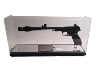 Star Wars Episode IV: A New Hope Princess Leia (Carrie Fisher) Limited Edition Blaster Replica | Premiere Props