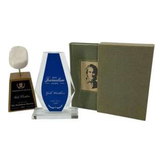Scream VI Gale Weathers (Courteney Cox) Screen Used Journalism Award, Journalist Of The Year & The Tin Flute Book | VIP Fan Auctions