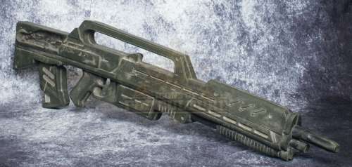 Starship Troopers - Rubber Stunt Morita Rifle – A304 | Icons of Pop Culture