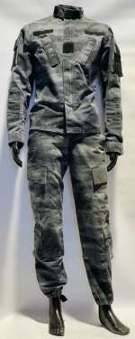 Lot 174 - Maze Runner: The Death Cure (2018) - Thomas (Dylan O‘Brien) 2-Piece Camo Costume