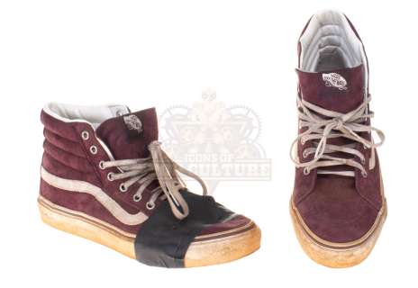 Lot 5 - 5th Wave, The – Cassie Sullivan‘s (Chloë Grace Moretz) High-Top Sneakers – A4