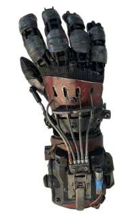 Lot 246 - Ash vs Evil Dead (2015-2018) - Ash (Bruce Campbell) Power Glove