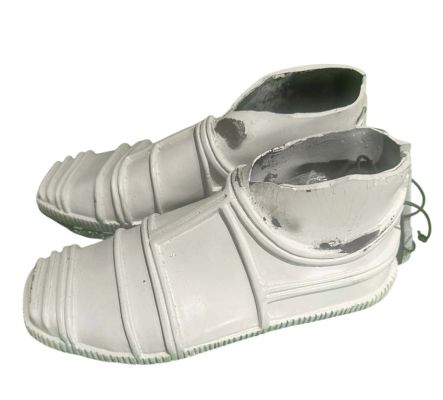 Lot 179 - Star Wars Ahsoka (2023-) - Home One Protocol Droid Feet (Screen Match) | Hanlin Auction Service