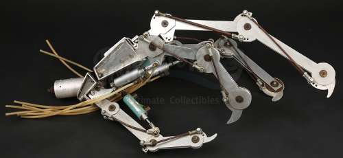 DRAGONSLAYER (1981) - Lot 221 - Vermithrax Pejorative SFX Insert Hand