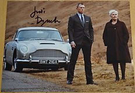 James Bond 007: Skyfall | James Bond 007: Skyfall - Judi Dench as "M" with Aston Martin - autopgraph, photo, signed with Certified Genuine b´bc holographic COA | Catawiki