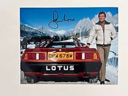 James Bond, James Bond 007: For Your Eyes Only | James Bond, James Bond 007: For Your Eyes Only - Roger Moore (+) as “007 James Bond” Handsigned photo with B’BC holographic COA | Catawiki