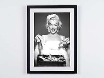 Gentlemen Prefer Blondes - Marilyn Monroe - "Diamonds Are a Girl’s Best Friend" | Gentlemen Prefer Blondes - Marilyn Monroe - "Diamonds are a Girl’s Best Friend" - Fine Art Photography - Luxury Wooden Framed 70X50 cm - Limited Edition Nr 07 of 20 - Serial ID 15692 - Original Certificate (COA), Hologram Logo Editor and QR Code | Catawiki