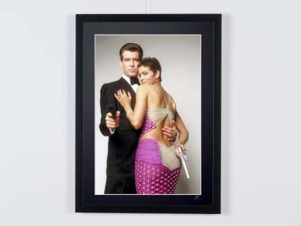 Pierce Brosnan (007) And Halle Berry (Jinx), James Bond 007: Die Another Day | James Bond 007: Die Another Day, Pierce Brosnan (007) and Halle Berry (Jinx) - Fine Art Photography - Luxury Wooden Framed 70X50 cm - Limited Edition Nr 04 of 30 - Serial ID 20456 - - Original Certificate (COA), Hologram Logo Editor and QR Code | Catawiki