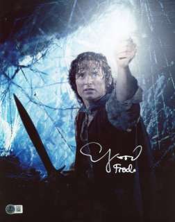 The Lord of The Rings - Elijah Wood "Frodo" - Signed 28x35 cm Photo with Beckett COA | Catawiki