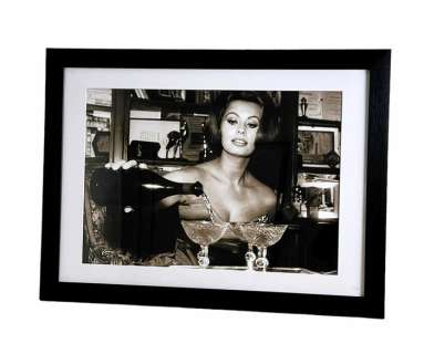 Sophia Loren Fills Champagne Glasses (1962) | Catawiki