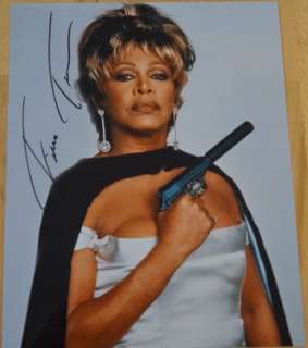 James Bond 007: GoldenEye - Tina Turner † 24.05.2023 - Title Song Performer - Autogramm, Foto, Signed with Certified Genuine | Catawiki