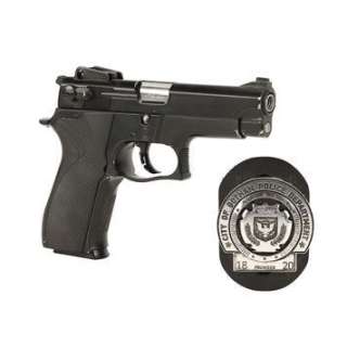 DARK KNIGHT, THE (2008) - Lot 76 - James Gordon‘s (Gary Oldman) Hero Smith & Wesson 5904 and Police Badge