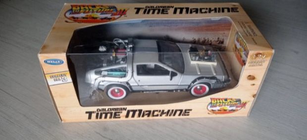 Back to the Future - Welly, 1:24 scale diecast model of the DeLorean Time Machine from ’Back to the Future’ by Welly. | Catawiki