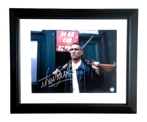Lock, Stock & Two Smoking Barrels - Vinnie Jones Signed - Premium Frame – Museum Quality | Catawiki