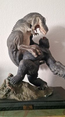 Weta Workshop / Weta Collectibles - Statue, V-REX vs KONG - 60 cm - Resin