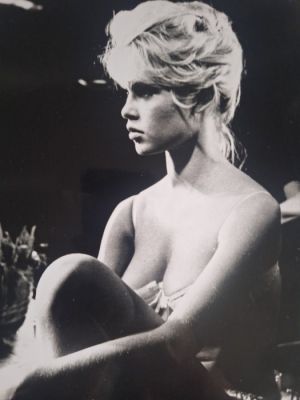 Attr. Peter Basch - Brigitte Bardot, "The Night Heaven Fell" (French: Les Bijoutiers du clair de Lune), 1957 | Catawiki
