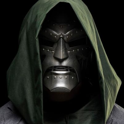 The Fantastic Four - Hasbro - - Movie prop Doctor Doom Premium Helmet - Marvel Legends | Catawiki