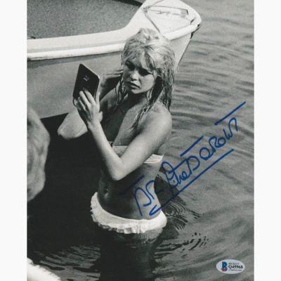 French Icon - Signed by Brigitte Bardot (+) | Catawiki