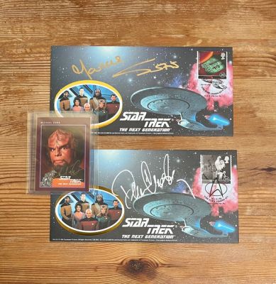 Star Trek TNG - 2x Signed FDC, 1x Signed Trading Card - Marina Sirtis, Michael Dorn, Denise Crosby | Catawiki