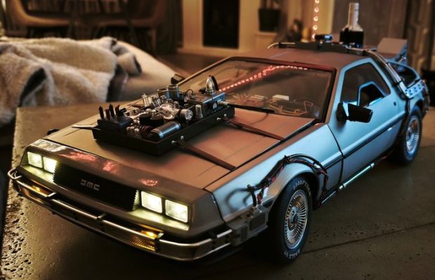 Back to the Future - DeLorean Time Machine Replica - 1:8 Scale - (52 cm long) working lights and all the features & - Eaglemoss | Catawiki