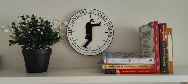 Monty Python’s Flying Circus - The Ministry of Silly Walks - Clock | Catawiki