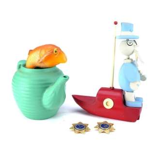 DR. SEUSS‘ THE CAT IN THE HAT (2003) - Lot 233 - Teapot with Goldfish, Toy Boat and Anville Highway Patrol Badges