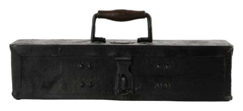 Lot 1214 - FANTASTIC BEASTS - THE CRIMES OF GRINDELWALD: JOHNNY DEPP WAND BOX PROP (WITH DVD)