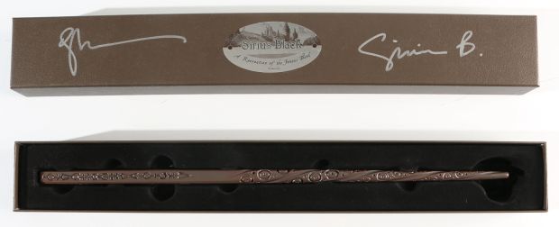 Gary Oldman as Sirius Black in Harry Potter Signed Prop Replica Wand with Character Name | SWAU