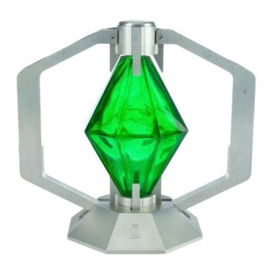 SMALLVILLE (T.V. SERIES, 2001-2011) - Lot #1131 : Lex Luthor‘s (Michael Rosenbaum) "Onyx" Kryptonite Crystal on LuthorCorp Laboratory Base