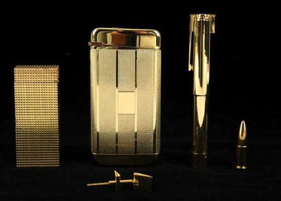 Lot 2064 - James Bond 007 - The Man With The Golden Gun (1974) - Factory Entertainment Golden Gun Replica - A… | Ewbank’s