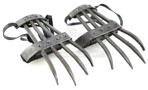 Marvel‘s Iron Fist - Lot 760 - Claire Temple‘s Padded Panteras