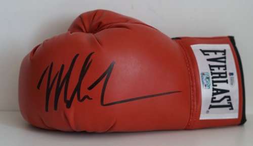 The Hangover - Mike Tyson - Autograph, Boxing Glove with Beckett COA | Catawiki