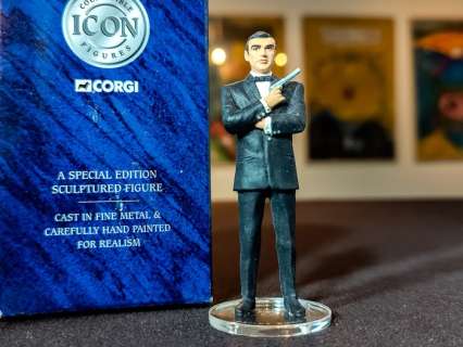Corgi 1:43 - Model car - James Bond Figurine | Catawiki