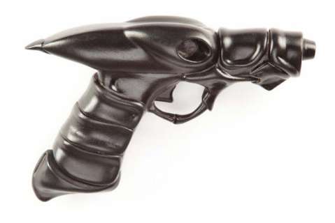 Lot 1293 - Theron‘s "Æon Flux" blastr & holstr from Æon Flux