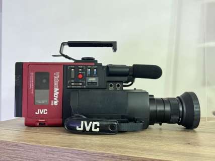 Back to the Future - This is the same model camcorder (JVC Gr-C1) that Marty McFly uses in the film! - In original case - - Movie prop | Catawiki