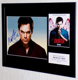 Dexter - Michael C. Hall (Dexter Morgan) Premium Framed, signed + Certificate of Authenticity | Catawiki