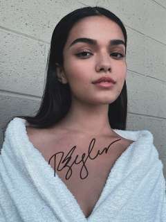 Rachel Zegler (Westside Story, Snow white) - Hand Signed 8x11" photo