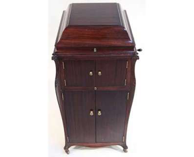 Boardwalk Empire - Lot 300NV - Nelson Van Alden‘s Victrola for Lucy
