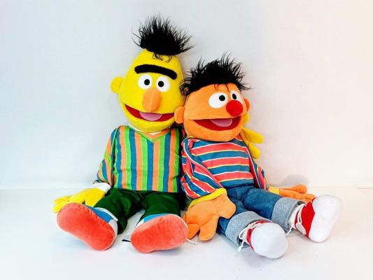 Sesame Street - Pair of Bert & Ernie Puppets - Official Merchandise (2005) Sesame Workshop | Catawiki