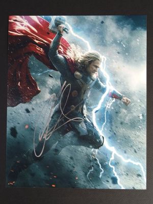 Thor - Signed by Chris Hemsworth, with Letter of Authenticity - Photo, Autograph | Catawiki