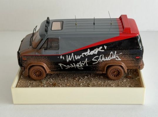 A-Team, the - Dwight Schultz (Captain Murdock) - signed 1:43 A-Team GMC Van + COA & Photo signing session - Hotwheels | Catawiki