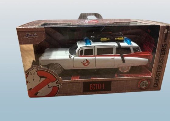 Ghostbusters, Die-cast metal model of Ecto-1 from Ghostbusters, scale model car in original packaging. Packaging - None specified - Jada | Catawiki