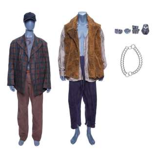 DOUBLE TEAM (1997) - Lot #113 : Pair of Jack Quinn‘s (Jean-Claude Van Damme) Costumes and Jewelry Set