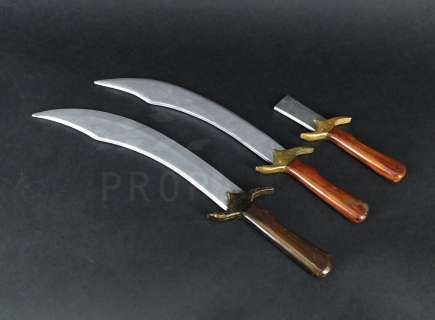 Lot 36 - Once Upon a Time & Once in Wonderland - Cyrus‘s /Blackbeard Dagger Prop Set